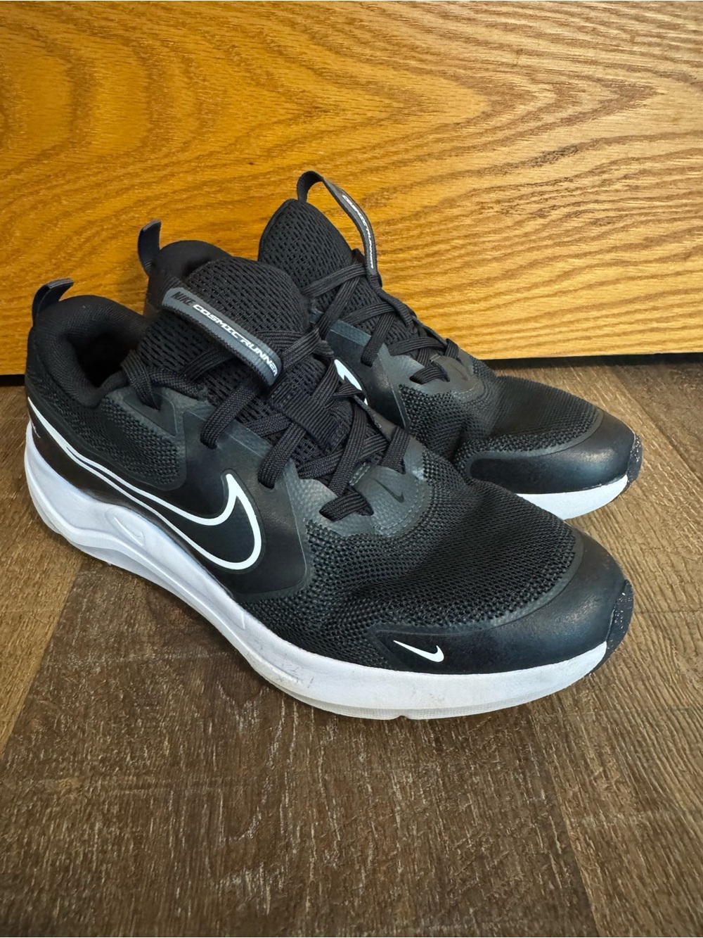 Nike Cosmic Runner 6.5Y Black White Kids Running Sneakers HM4402-003